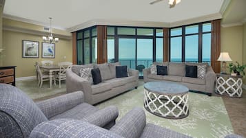 Condo, 3 quartos | Área de estar