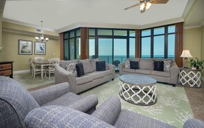 Condo, 3 quartos | Área de estar