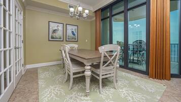 Condo, 3 quartos | Opções para refeição