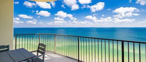 Appart'hÎtel, 3 chambres | Restauration extérieure