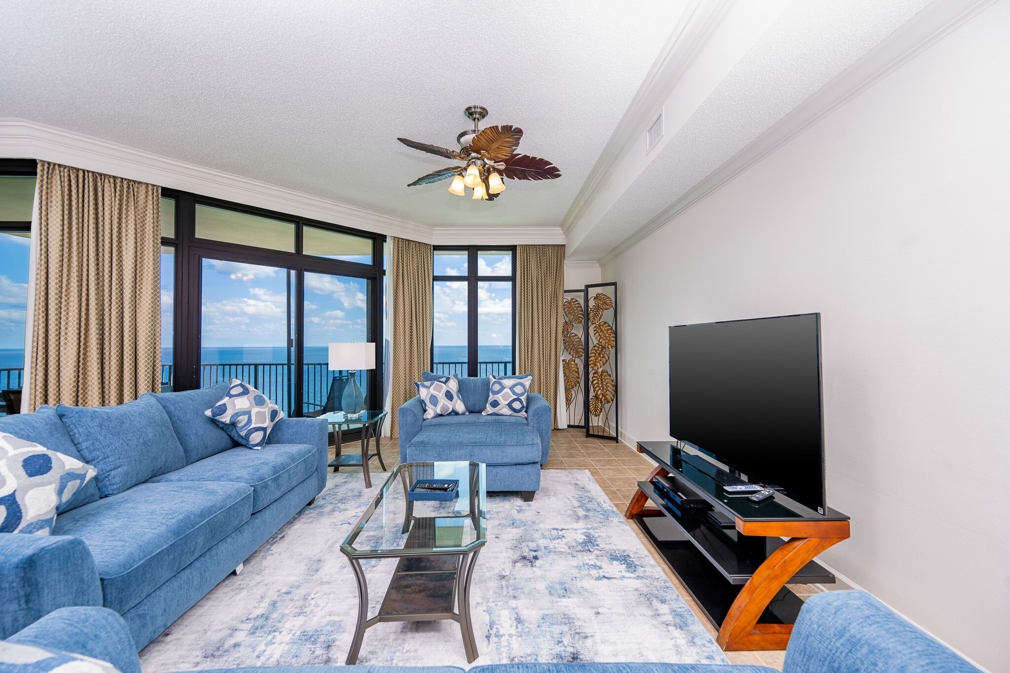 Condo, 3 Bedrooms | Living area