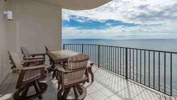 Apartment, 3 Schlafzimmer | Speisen im Freien