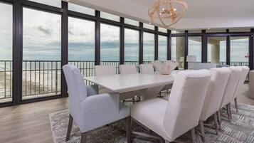 Condo, 4 Bedrooms | Dining
