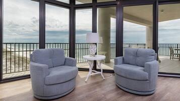 Condo, 4 Bedrooms | Interior