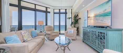 Condo, 3 Bedrooms | Living area