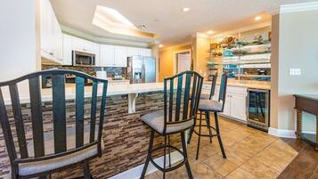 Appart'hôtel, 3 chambres | Cuisine privée