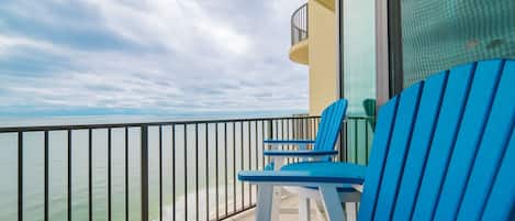 Condo, 3 Bedrooms | Property grounds