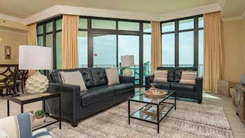 Condo, 3 Bedrooms | Living area