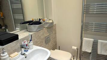 Shared Dormitory, 1 Bedroom | Bathroom