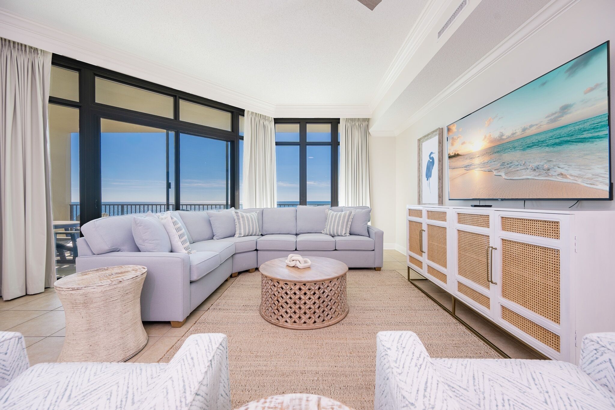 Condo, 3 Bedrooms | Living area