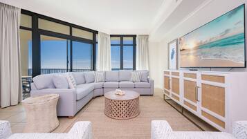 Condo, 3 Bedrooms | Living area