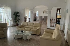 Living area - Rural Villa with Private Pool near Vilamoura (Quarteira)