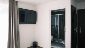 Chambre Double ou avec lits jumeaux, vue montagne | Bureau, espace de travail pour ordinateur portable, Wi-Fi gratuit
