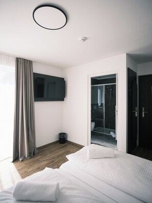 Basic Double or Twin Room, Mountain View - Smarthotel Brenner24 - Self Check In (Brennero)