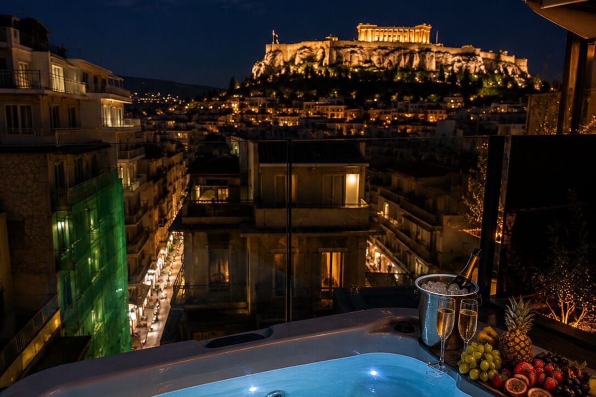 Presidential Suite with Acropolis Balcony & Hot Tub | In-room safe, blackout curtains, iron/ironing board (on request)
