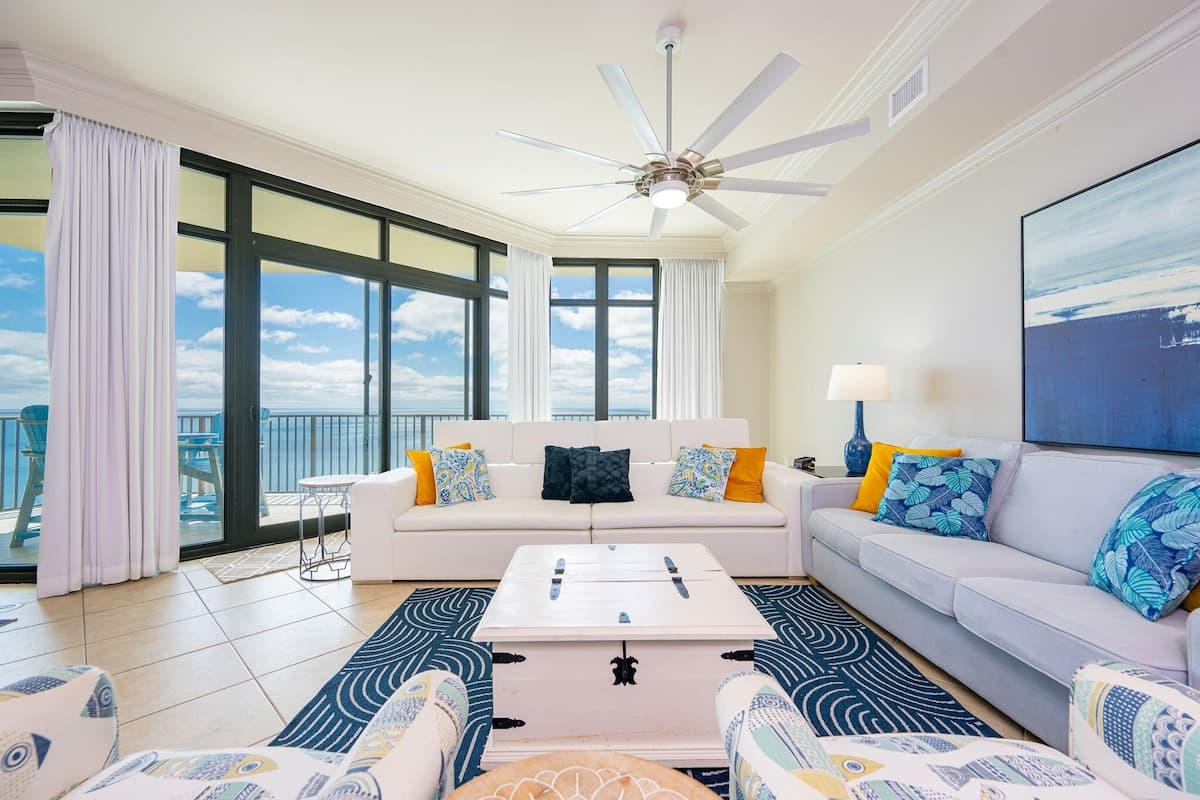 Condo, 3 Bedrooms | Living area