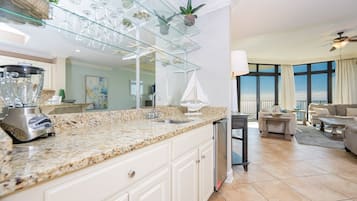 Condo, 3 Bedrooms | Interior