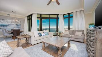 Condo, 3 Bedrooms | Living area