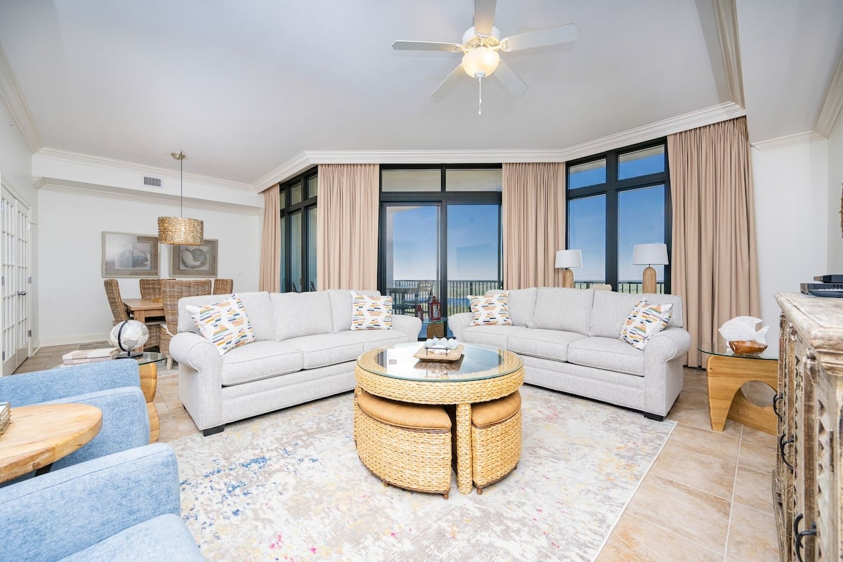 Condo, 3 Bedrooms | Living area
