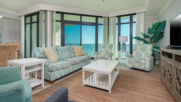 Condo, 3 Bedrooms | Living area