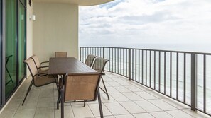 公寓式客房, 3 间卧室 | 室外用餐