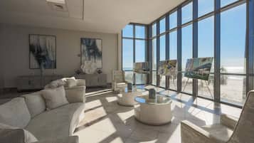 Condo, 3 Bedrooms | Living area