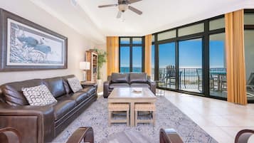 Condo, 3 Bedrooms | Living area