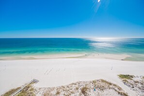 Condo, 3 quartos | Praia