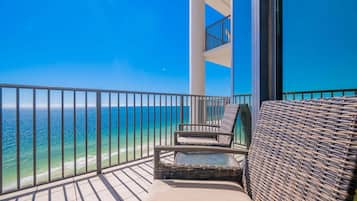 Condo, 3 Bedrooms | Property grounds