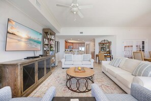 Condo, 3 quartos | Área de estar