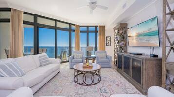 Condo, 3 Bedrooms | Living area