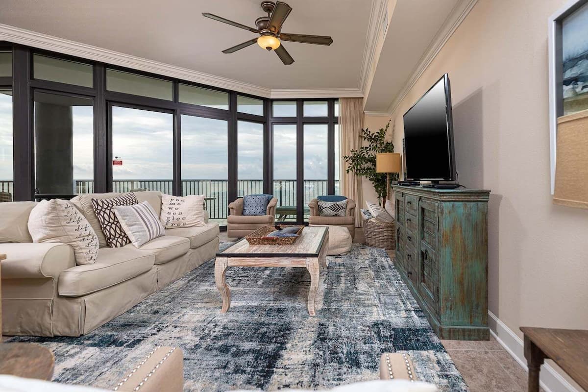 Condo, 3 Bedrooms | Living area