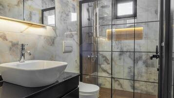 Apartment, Balcony | Bathroom