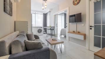 Apartment, Balcony | Living area