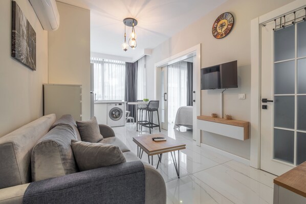 Apartment, Balcony | Living area