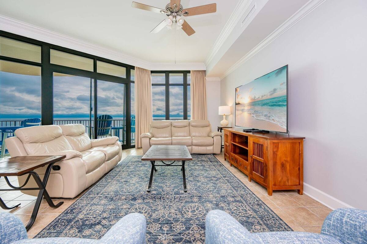 Condo, 3 Bedrooms | Living area