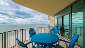 Kondominium, 3 kamar tidur | Tempat makan outdoor