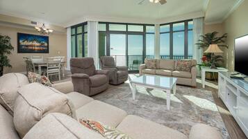 Condo, 3 Bedrooms | Living area