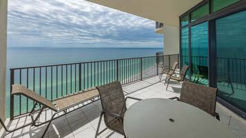 Condo, 3 habitaciones | Restaurante al aire libre