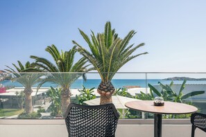 Deluxe Double Room, Sea View | Outdoor dining
