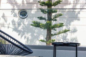 Suite – junior, balkong, sjøutsikt | Overnattingsstedets uteområder