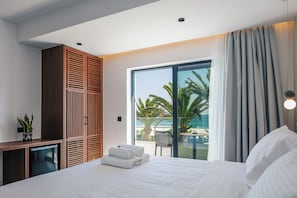 Soundproofing, iron/ironing board, free cots/infant beds, free WiFi - Del Mare (Bali)