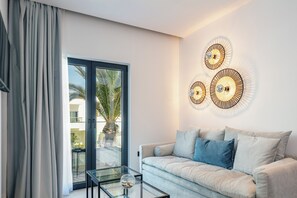 Suite, balcón, vistas al jardín | Zona de estar