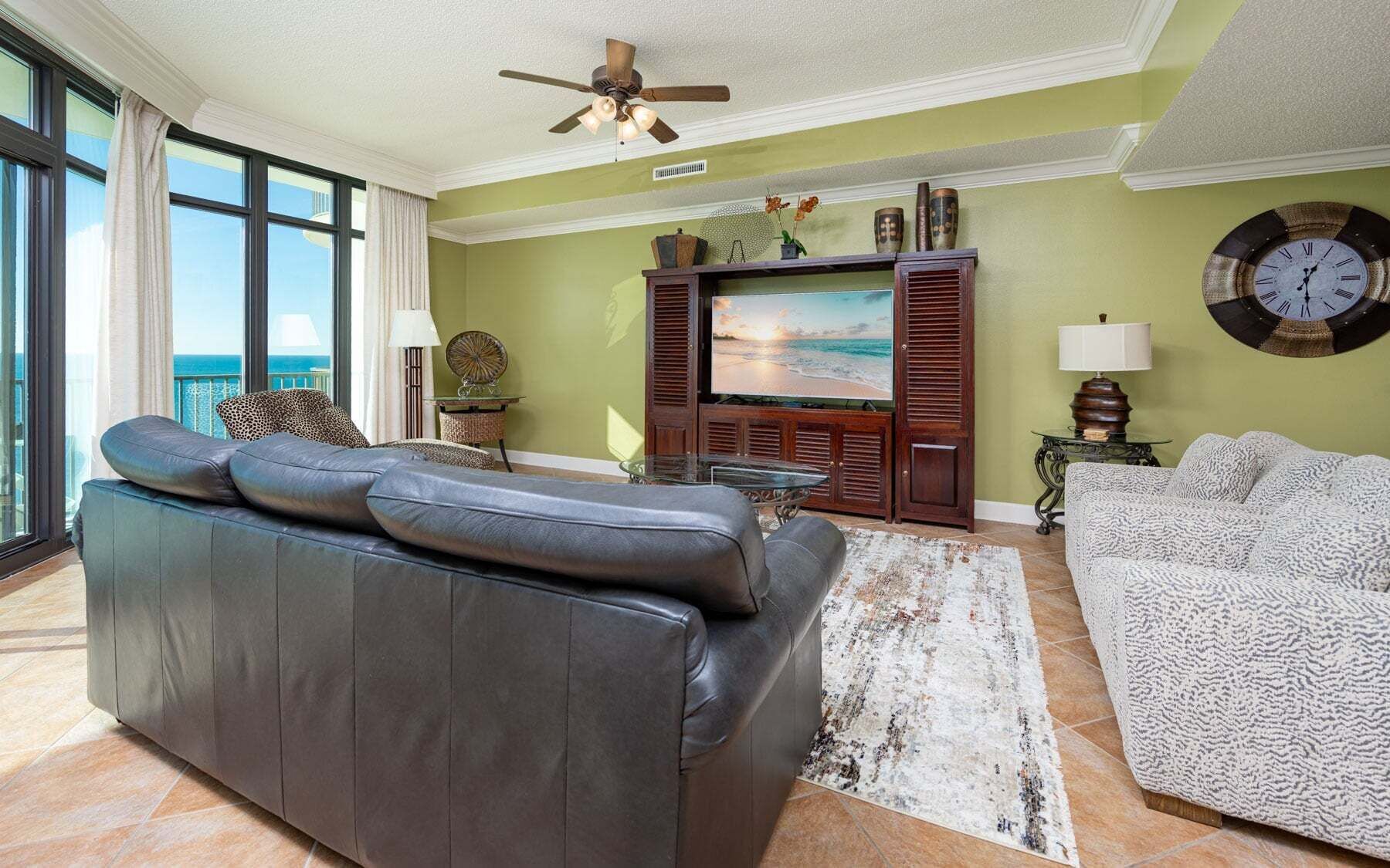 Condo, 3 habitaciones | Área de sala de estar
