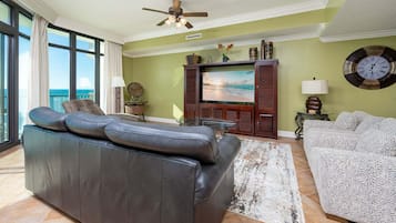 Condo, 3 habitaciones | Área de sala de estar