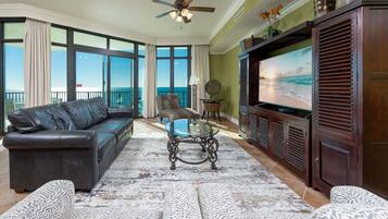 Condo, 3 Bedrooms | Living area