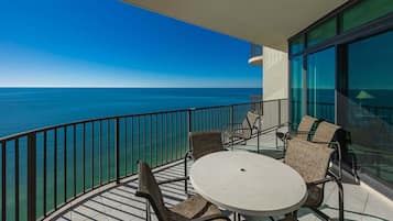 Apartamento, 3 habitaciones | Restaurante al aire libre