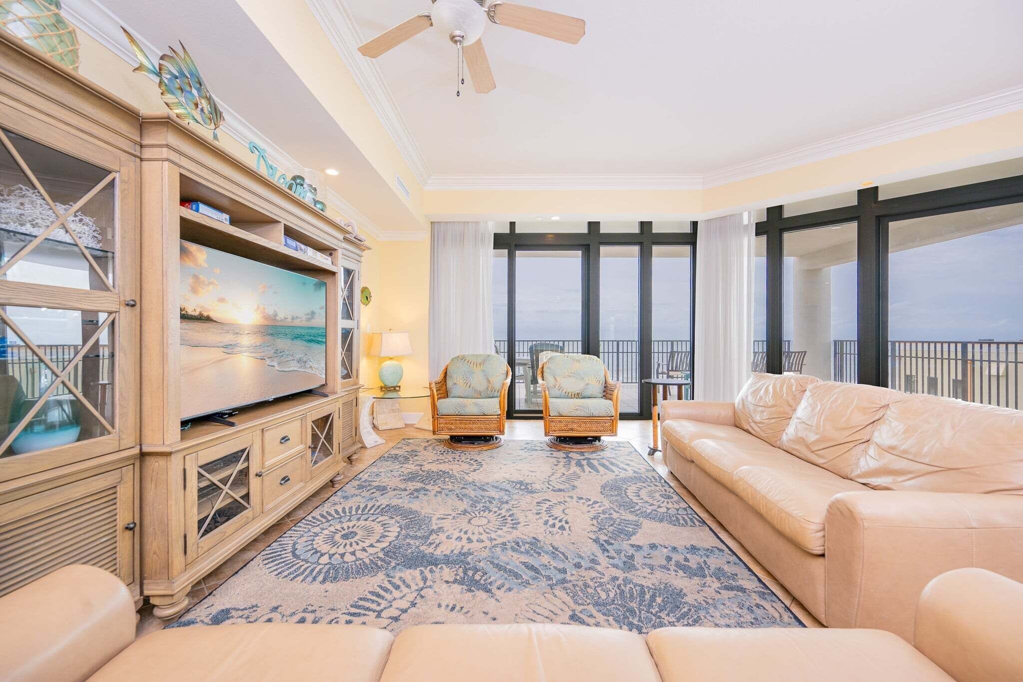 Condo, 4 Bedrooms | Living area
