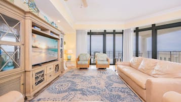 Condo, 4 Bedrooms | Living area