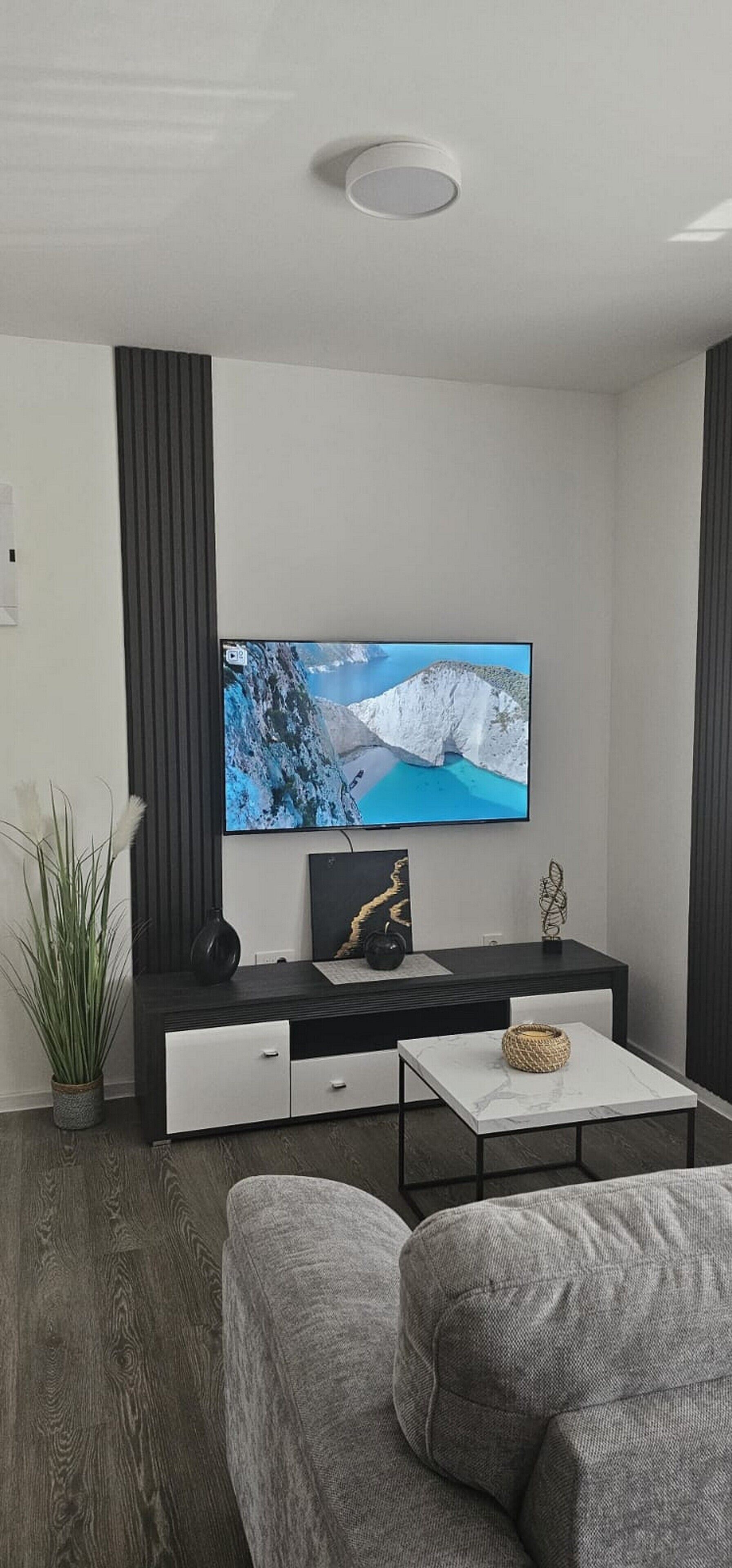 Classic Apartment, Pool View | Living area